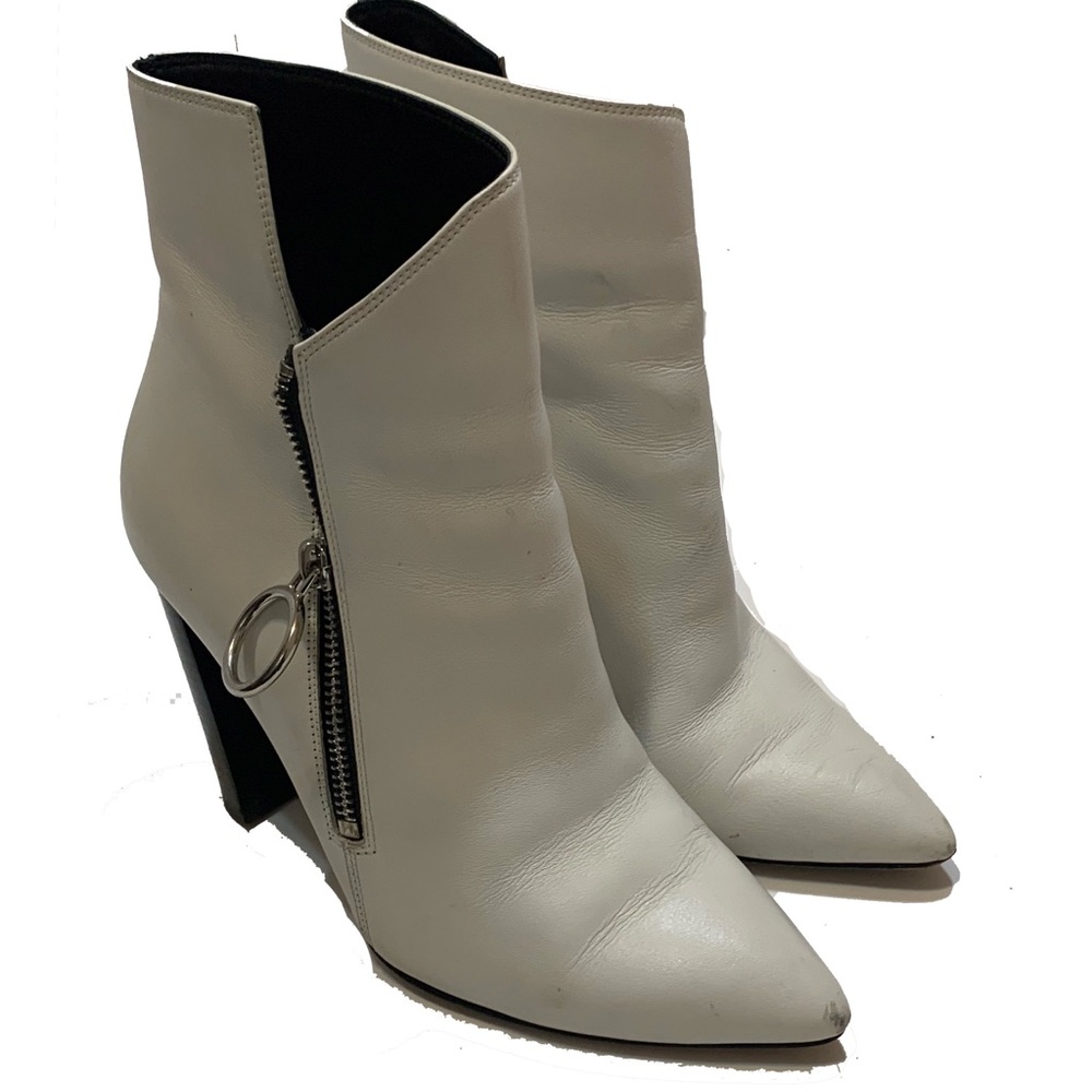 7 / Paige Elegant White Ankle Boots with Zipper Detail